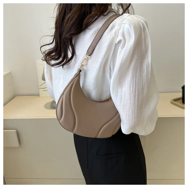 Elegant Saddle Purse